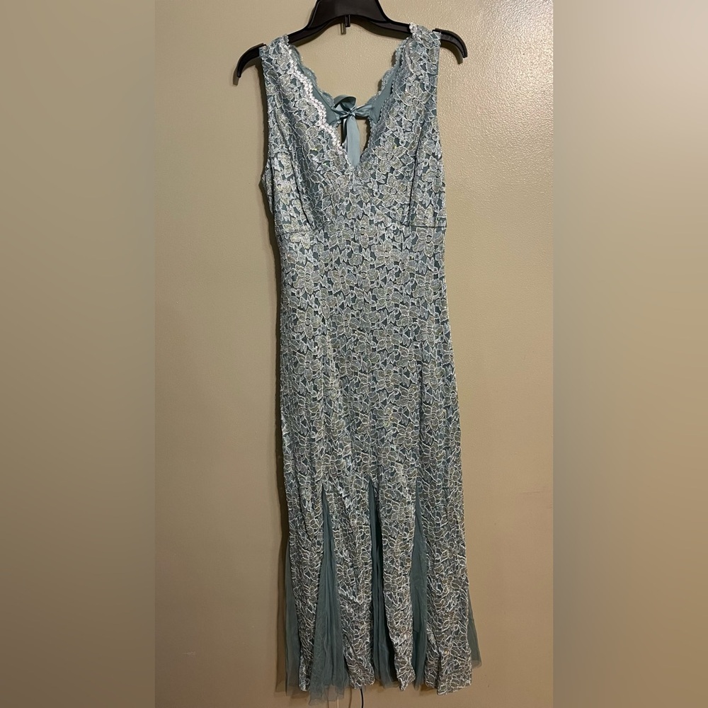 Lovely Grace Womens Blue Laced Mesh Lined Gown Back Tie Size M NWT